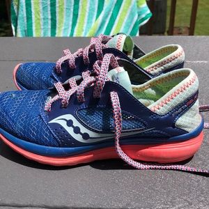 Women’s Saucony Kinetaseries Relay